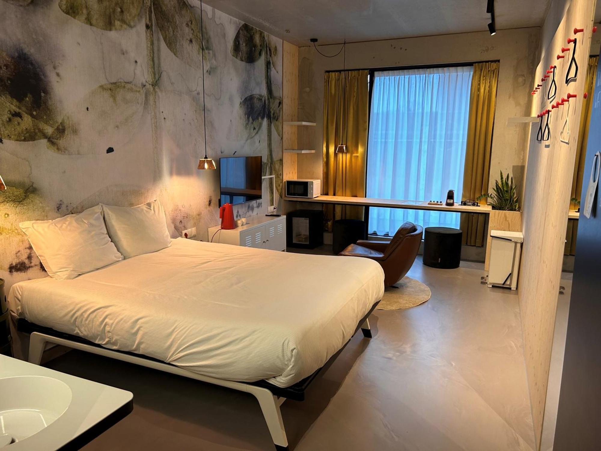 Moloko, Modern Designed Sleep & Shower Hotel In City Center, Digital Key By Sms 恩斯赫德 外观 照片