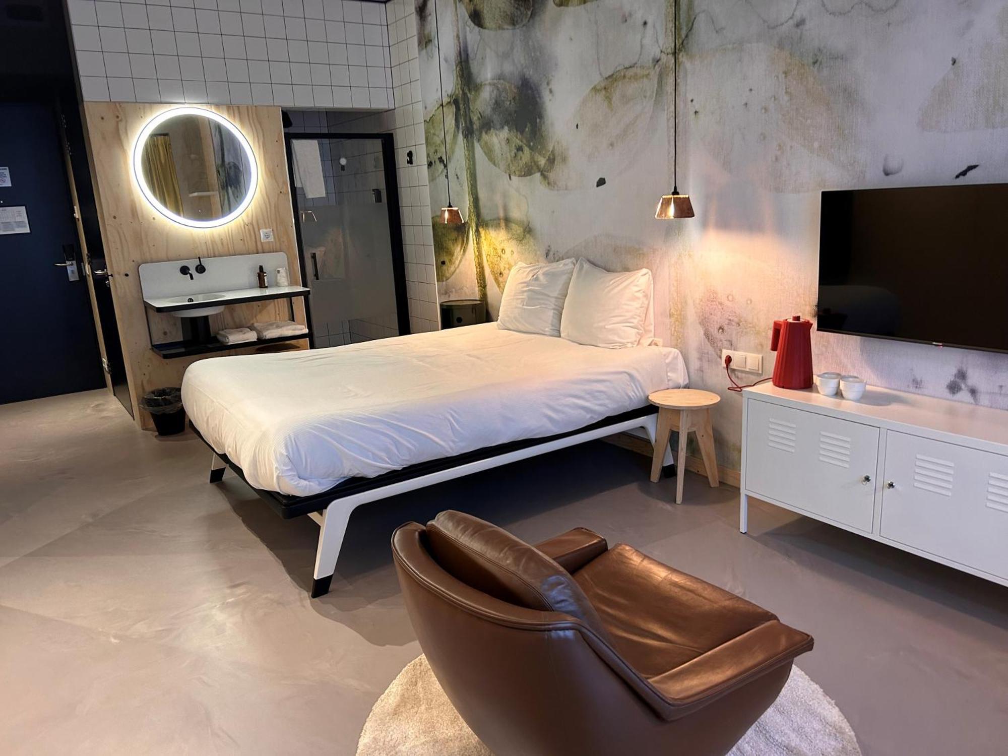 Moloko, Modern Designed Sleep & Shower Hotel In City Center, Digital Key By Sms 恩斯赫德 外观 照片