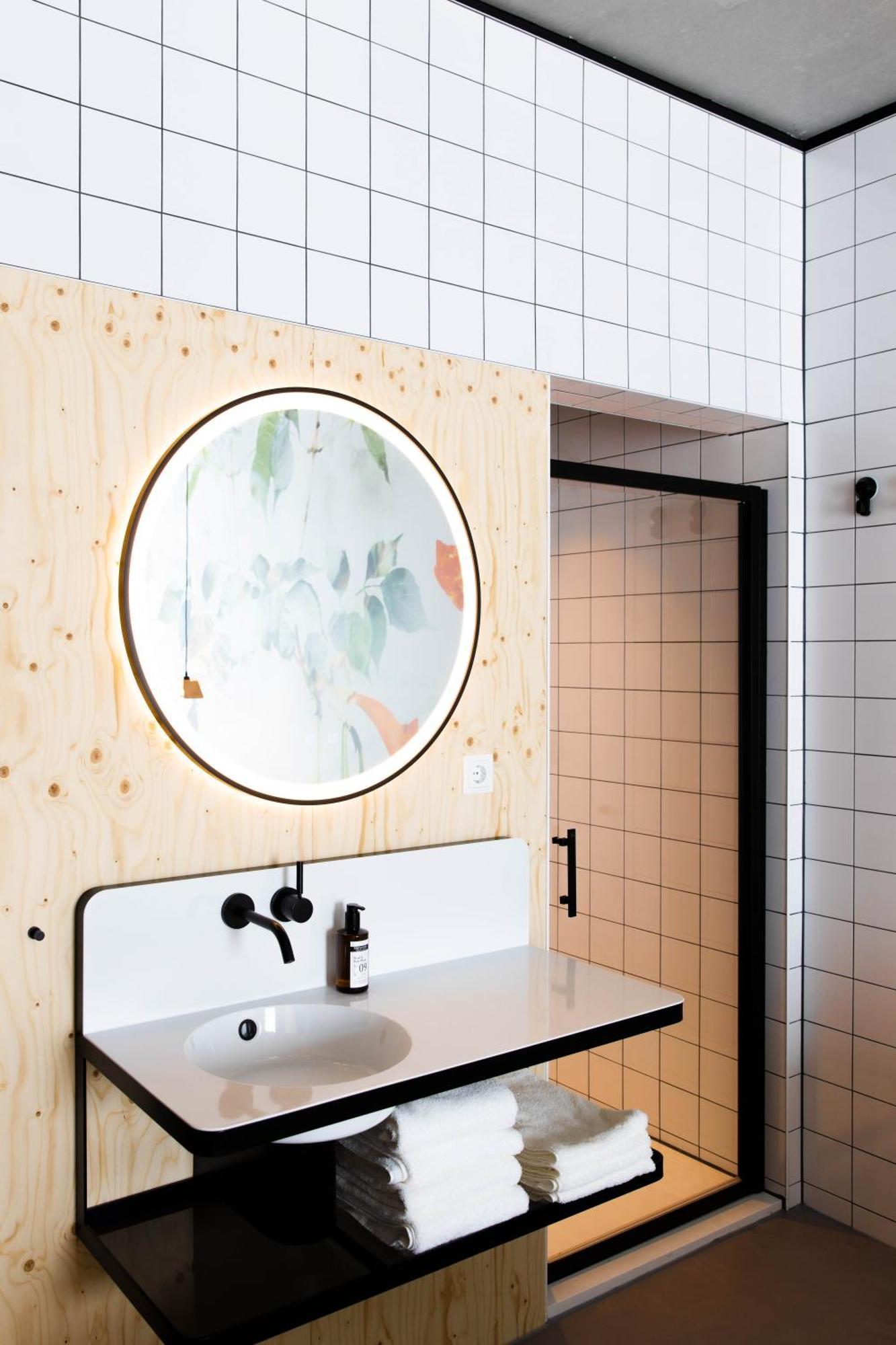 Moloko, Modern Designed Sleep & Shower Hotel In City Center, Digital Key By Sms 恩斯赫德 外观 照片